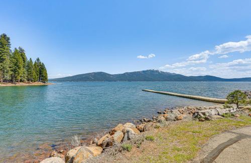 Lake Almanor Country Club House | Quiet Cabin with Deck Near Lake Almanor!