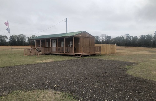 Elberta Cottage | Quiet Cabin with Owa theme park, shopping, dining and the beach minutes away.