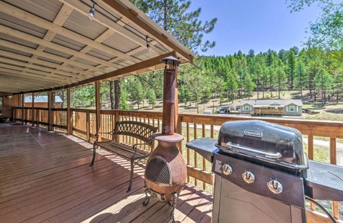 Cloudcroft House | Quiet Cloudcroft Cabin with Porch and Gas Grill!