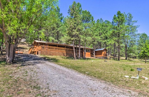 Cloudcroft House | Quiet Cloudcroft Cabin with Porch and Gas Grill!