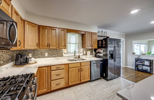 Radcliff House | Quiet Comfort: 5 BR & 2.5 BA, 6 TVs, Pet Friendly