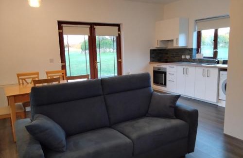 Clarinbridge Apartment | Quiet cosy 1 bedroom apartment