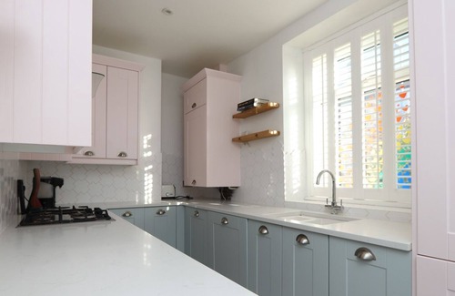 Graig House | Quiet cosy terraced house on a pedestrian only street with parking to rear
