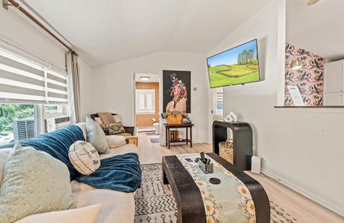Wagontown House | Quiet Cottage In The Woods, On A Country Road