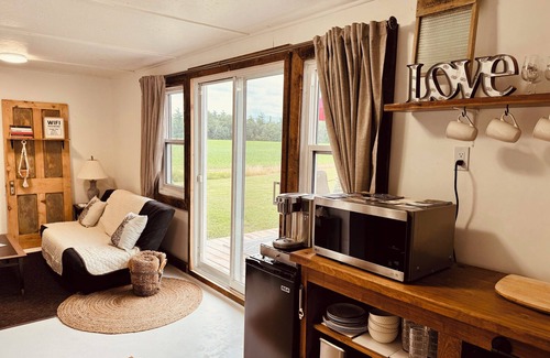 Delhi Cottage | Quiet Cottage Near Turkey Point and Port Dover