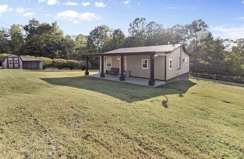 Dickson Cottage | Quiet Country cottage in Dickson, Tennessee. Only 40 miles from West Nashville.