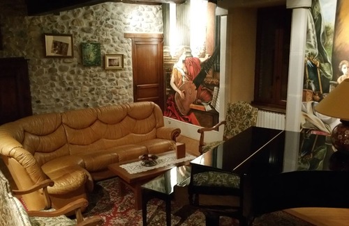 Sainte-Marie-dʼAlloix Bed & Breakfast | Quiet, cozy Ravel room with TV and air conditioning