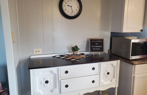 Scotia Cabin | Quiet & Cozy Cottonwood Cottage in Scotia
