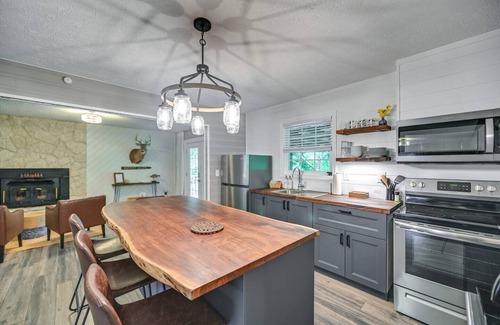 Denniston Cabin | Quiet Creek Cabin: Cozy Retreat with Hot Tub in the heart of Daniel Boone Forest