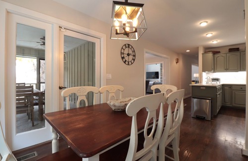 Saluda House | Quiet, Extensive Mountain View Escape with 40+ private acres - 3 miles from town