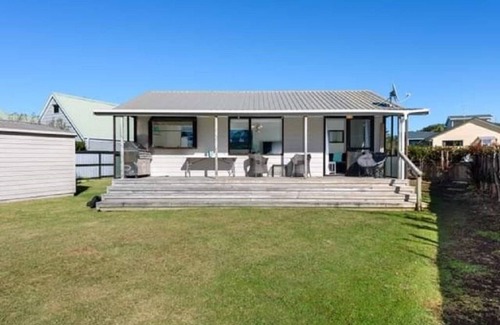 Waihi Beach House | Quiet Family Friendly Bach close to all amenities