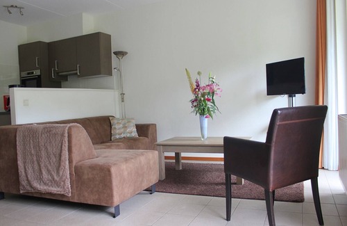 Rheezerveen House | Quiet Glade Stay with Kid
