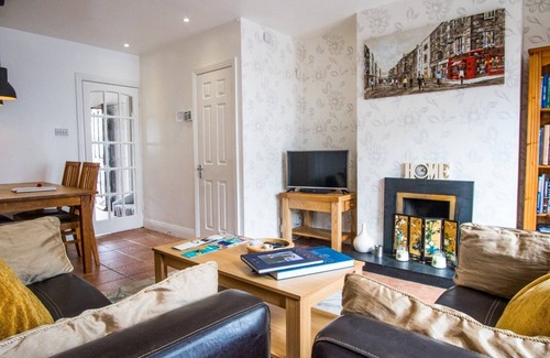 The Liberties House | Quiet gated Family Townhouse within walking distance of all attractions