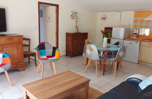Mauzac Cottage | Quiet gîte on 2 ha property with pond, 10 mins from the ocean