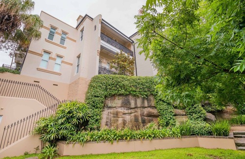 Glebe Apartment | Quiet Glebe Studio Near Parks & Cafés