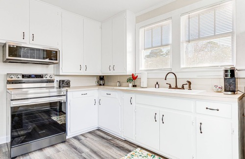 Grove Hill Cottage | Quiet Grove Hill Cottage w/Wraparound Deck!