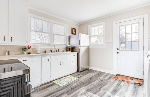 Grove Hill Cottage | Quiet Grove Hill Cottage w/Wraparound Deck!