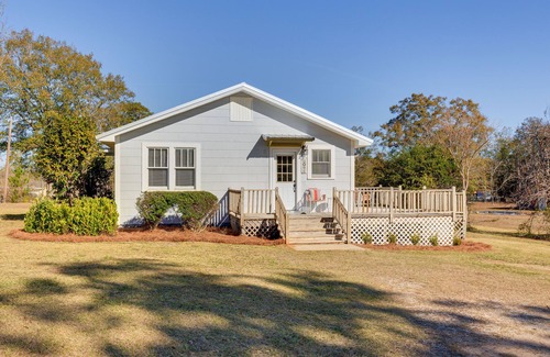 Grove Hill Cottage | Quiet Grove Hill Cottage w/Wraparound Deck!
