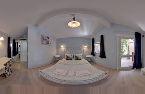 Trakata House | Quiet guest house with a pool 5 min from the beach!