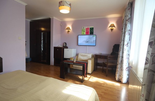 Trakata House | Quiet guest house with a pool 5 min from the beach!