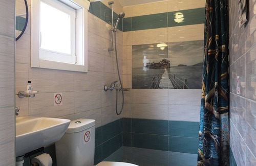 Trakata House | Quiet guest house with a pool 5 min from the beach!