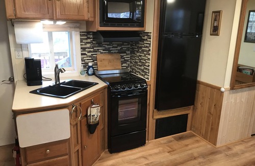 Candler Cottage | Quiet Haven Tiny Home-Hot Tub-Pet Friendly-Asheville Mtns