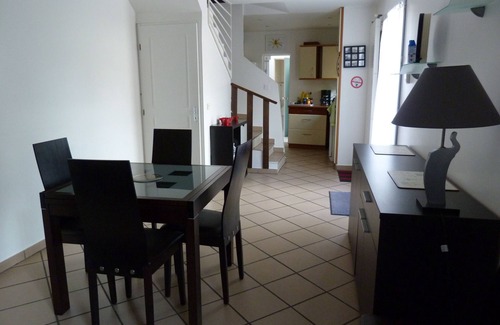 Houilles House | quiet house with terrace and private parking. short stays of 3 days accepted