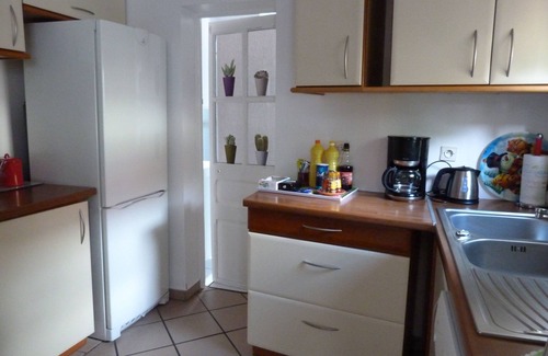 Houilles House | quiet house with terrace and private parking. short stays of 3 days accepted