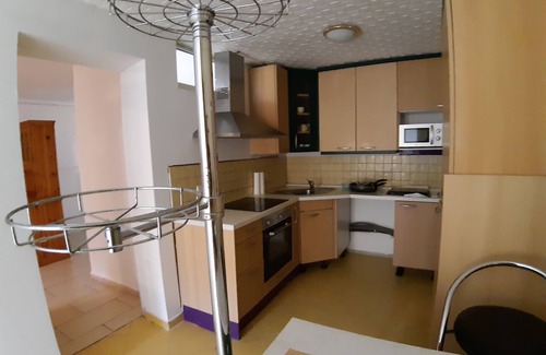Rudolfsheim-Funfhaus House | Quiet, inexpensive apartment near Schönbrunn, green, close to the city, U3/U4, kitchen, terrace, new building