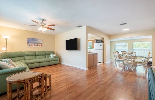Largo House | Quiet neighborhood 4 miles to Indian Rocks Beach -Pets case by case Fenced yard!