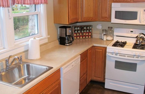 Colonial Beach House | Quiet Oasis for the Whole Fam, Relax On The Porch Or 1 Minute Walk to the Beach!
