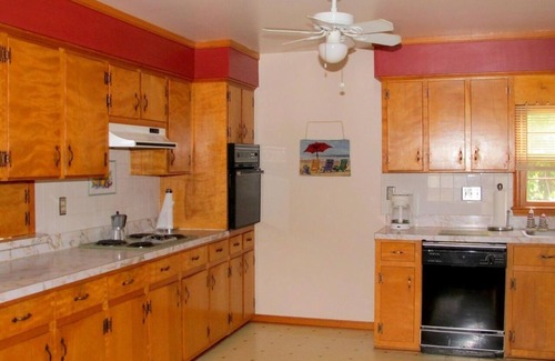 Colonial Beach House | Quiet Oasis for the Whole Fam, Relax On The Porch Or 1 Minute Walk to the Beach!