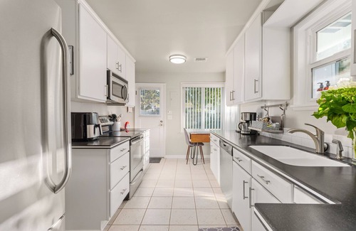 Haller Lake House | Quiet, One-Story Home w/Amazing Backyard - Dog Friendly