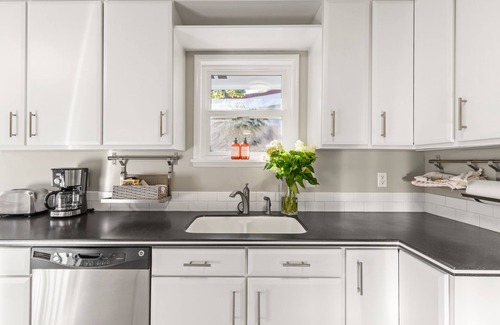 Haller Lake House | Quiet, One-Story Home w/Amazing Backyard - Dog Friendly