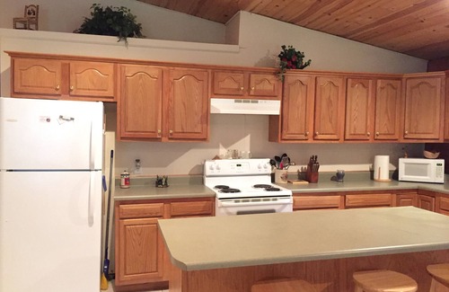 Pittsburg Cabin | Quiet, Peaceful Log Cabin in the Daniel Boone National Forest