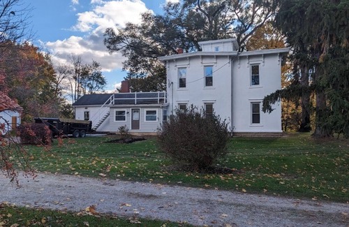 New Haven  Huron County House | Quiet pet friendly country home a few miles from Lake Erie & Cedar Point