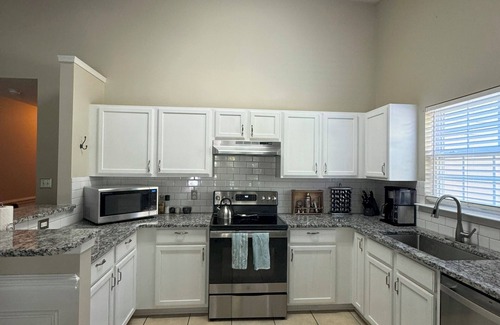 Paw Creek House | Quiet, Private Charlotte Getaway. Close to Everything!