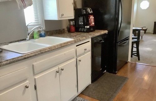 Aksarben - Elmwood Park House | QUIET Private Midtown blocks UNMC Traveling Nurses minutes to ZOO