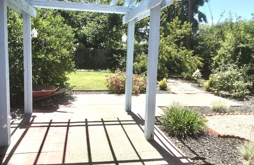 Carmichael House | Quiet, relaxing and specious home in cul-de-sac