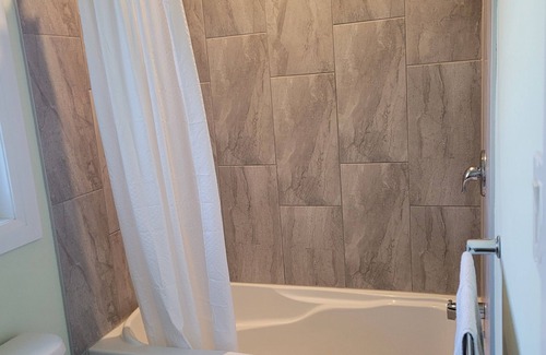 The Nation House | Quiet Riverfront , Pet friendly