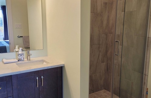 The Nation House | Quiet Riverfront , Pet friendly