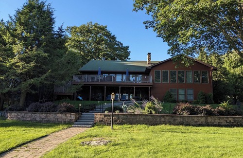 Rock Hill House | Quiet serene Lake House - perfect for family & friend getaways
