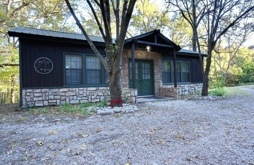 Eureka Springs Cabin | Quiet Serenity on 10 acres in Eureka Springs. Hoot Owl Cabin