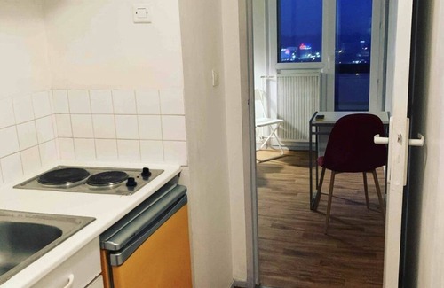 Gradignan Apartment | Quiet studio with balcony, parking space