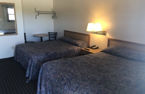 Wauksaukee Hotel | Quik Stop and Motel
