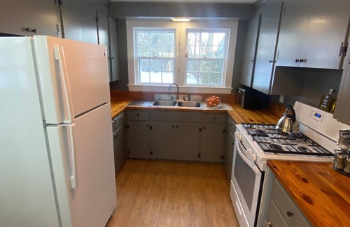 Marble Dale House | Quintessential Connecticut Living 5BRD/3 bath Home with Game Room and Fire Pit