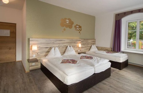Muehlau Hotel | Quintuple room with shower, WC - Hotel Dollinger