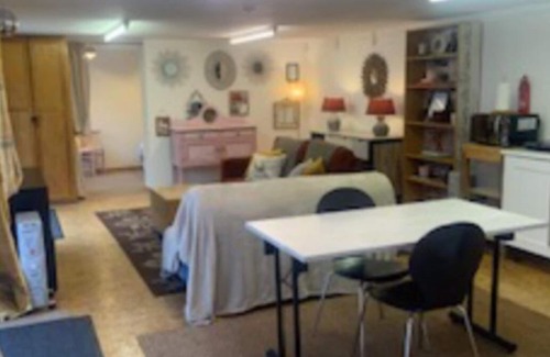 Havering House | Quirky 1 bedroom Annex/bungalow