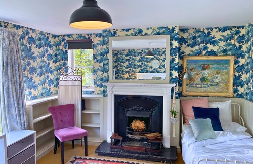 Faringdon Other | Quirky and Unique Farm House; A Perfect Writers Retreat
