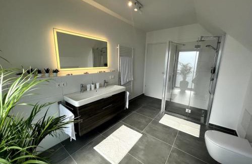 Venningen Apartment | Rückzugsort im Rebenmeer mit Terrasse, Grill & Parkplatz